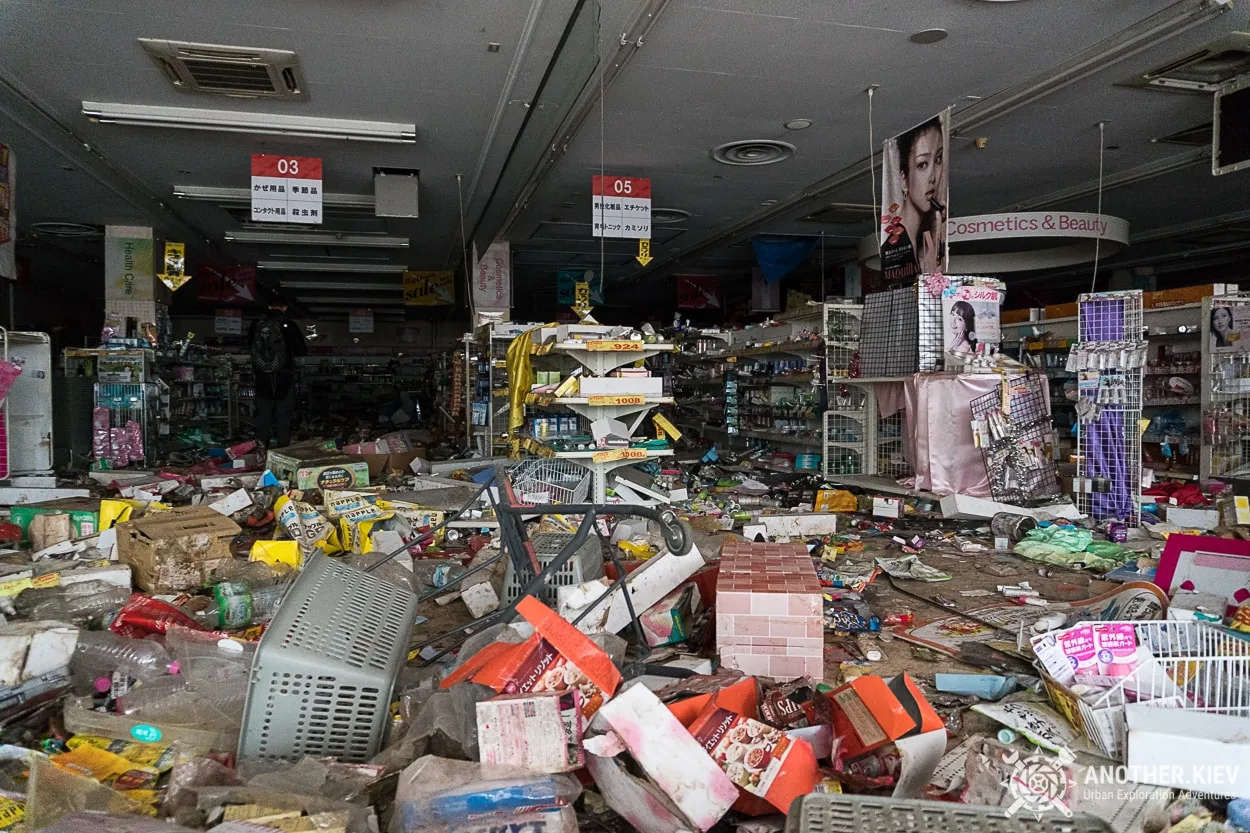 inside abandoned supermarket in fukushima
