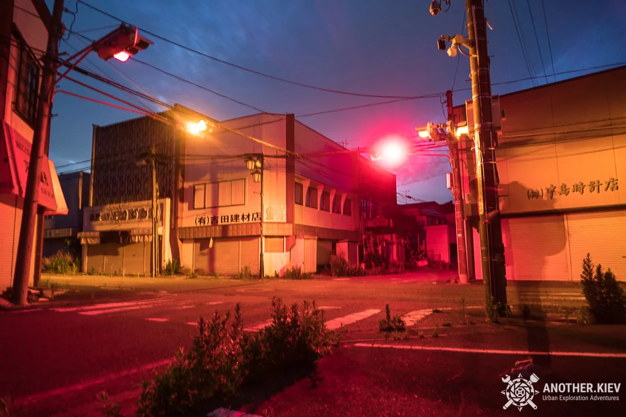 traffic lights in abandoned town Okuma, red zone Fukushima exploring