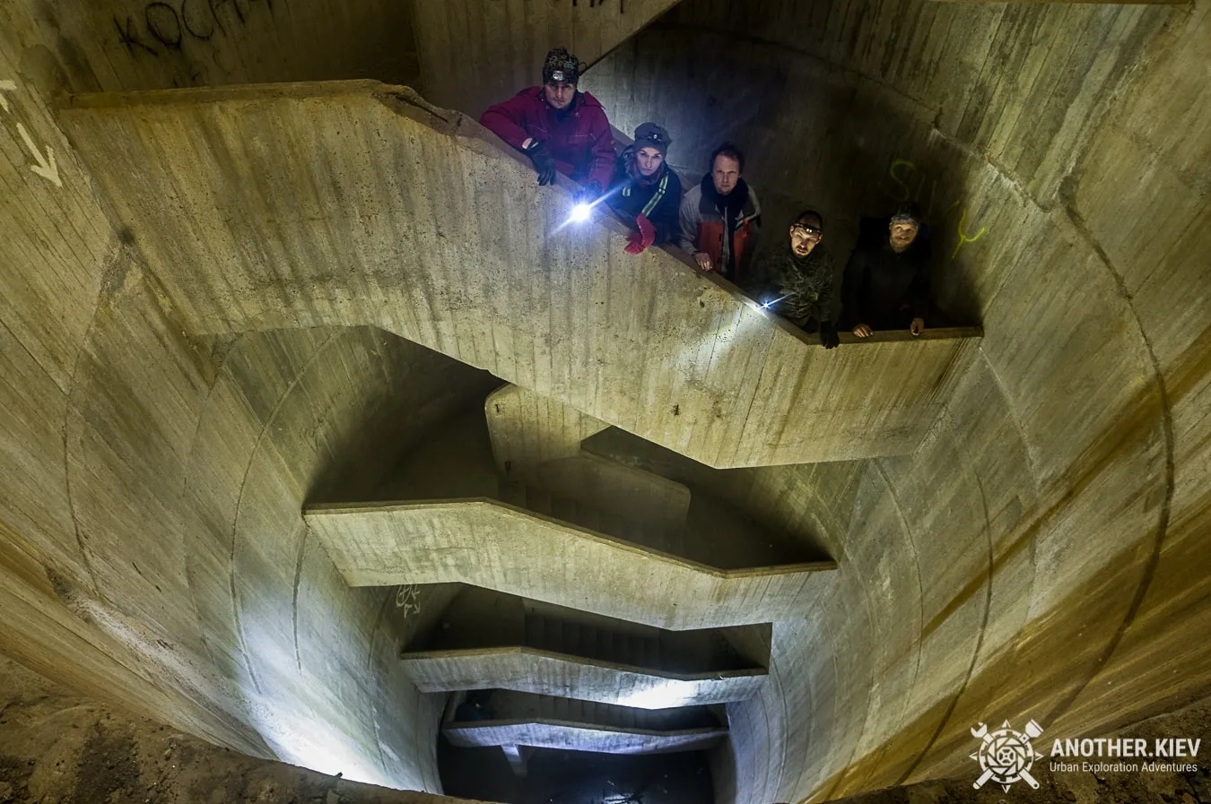 urbex tour team in a8 west panzerwerk shaft