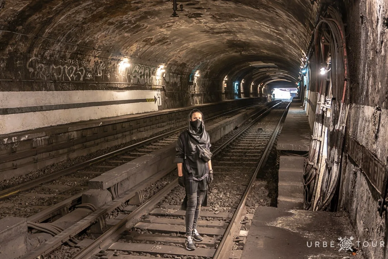 exploring paris metro tunnels