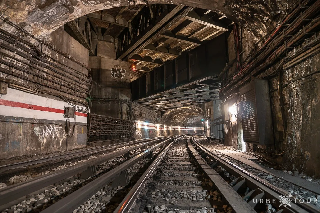 exploring metro in paris