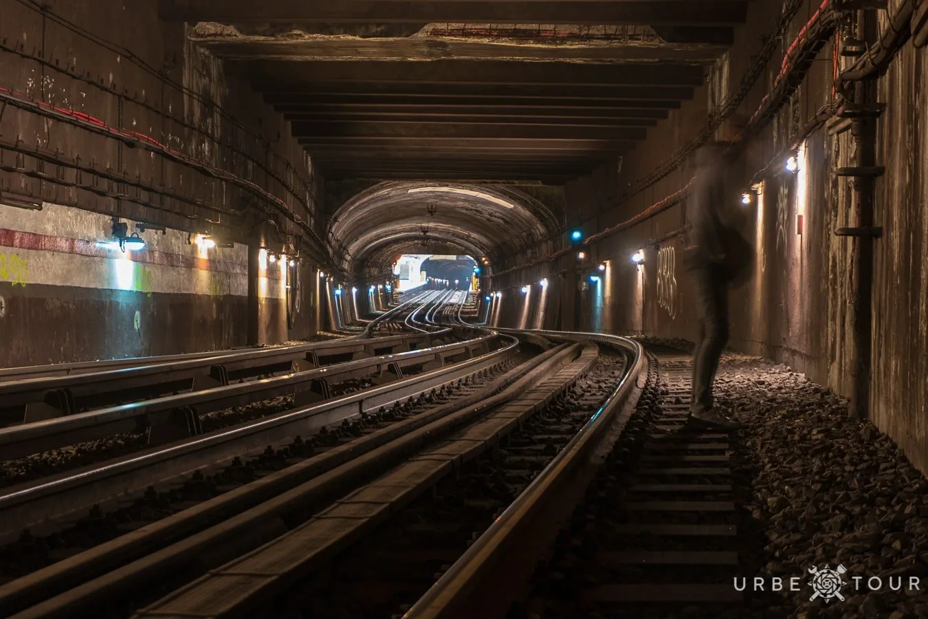 urbextour to paris metro tunnels
