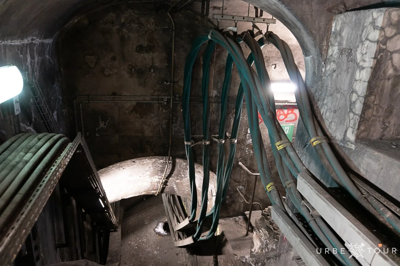 high voltage cables in paris metro