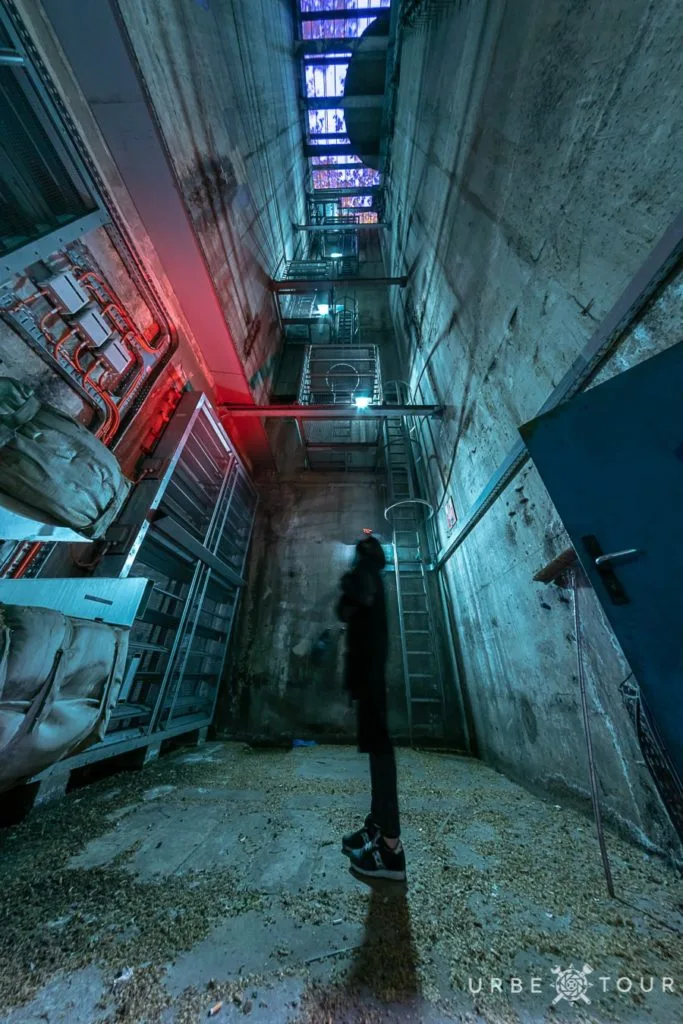 on the bottom ventilation shaft paris underground